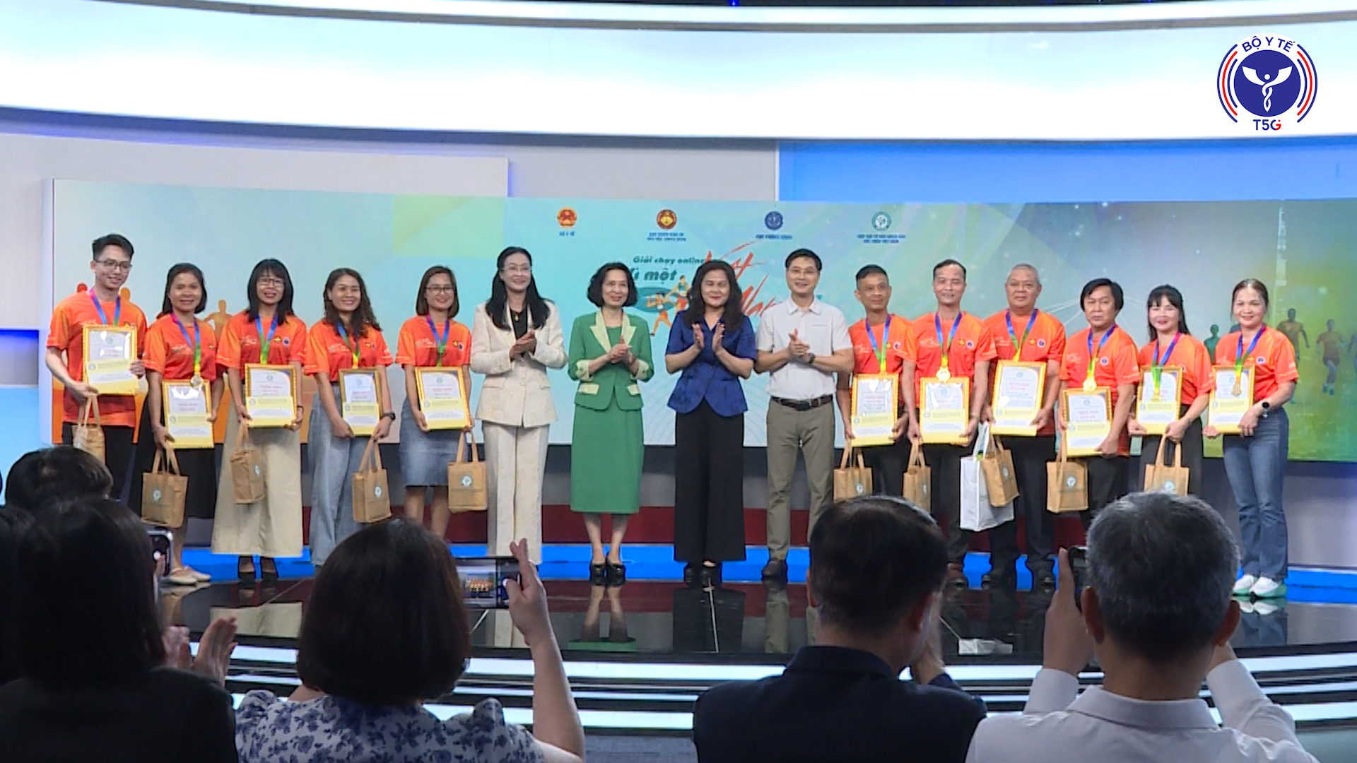 Tổng kết và trao giải chạy online “Vì một Việt Nam khỏe mạnh”