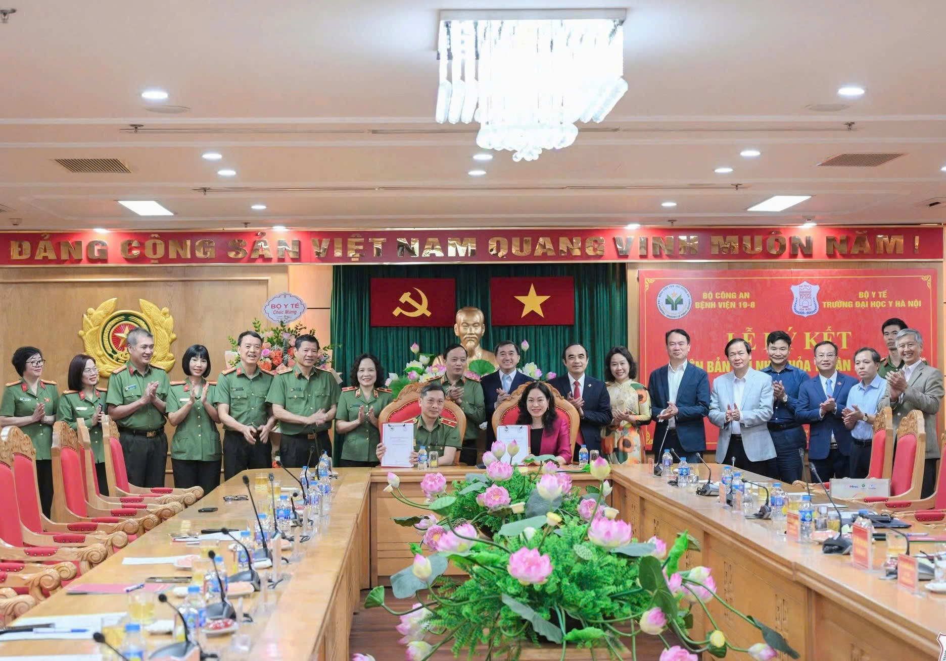 Trường Đại học Y Hà Nội và Bệnh viện 19-8 ký kết thỏa thuận hợp tác toàn diện