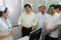 Thứ trưởng Bộ Y tế Nguyễn Thanh Long kiểm tra công tác phòng chống dịch MERS-CoV tại Thành Phố Hồ Chí Minh